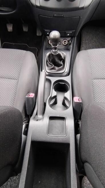 Hyundai i30 benzyna klima grzane fotele niski przebieg