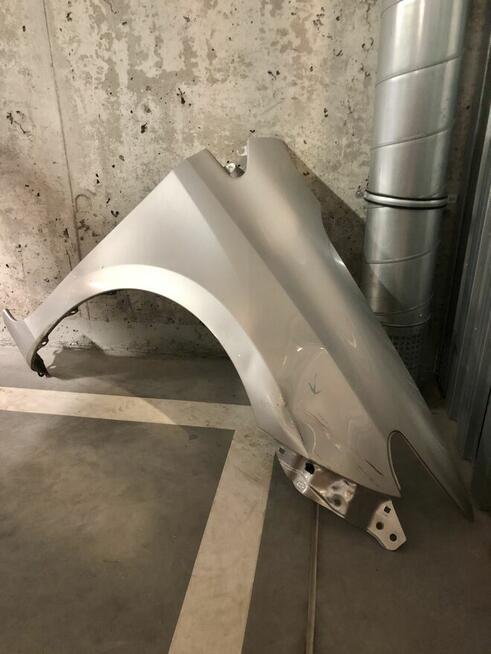 BLOTNIK PRZÓD PRAWY. wgniecenie TOYOTA Auris TS Kombi 15-1