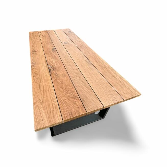 Nowoczesny stół dębowy – design loftowy, idealny do salonu