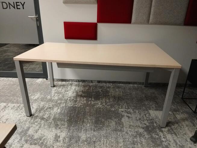 Biurko 160x100 BENE z tunelami na kable Dostępne 22 sztuki