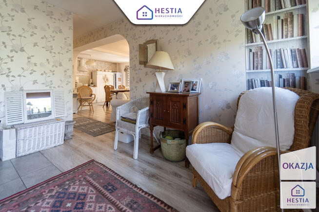 Bliźniak z ogrodem, balkonami i piwnicą.