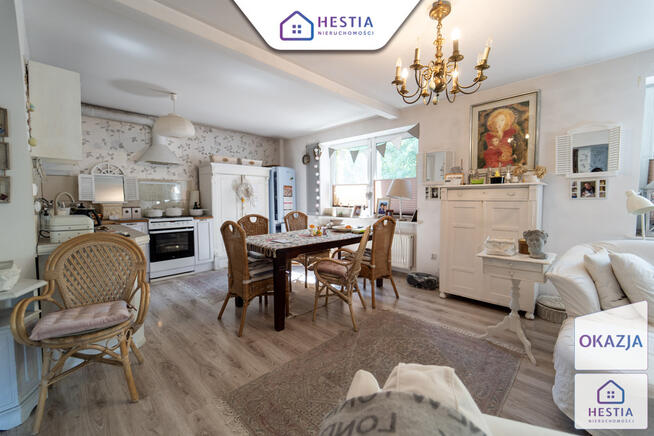 Bliźniak z ogrodem, balkonami i piwnicą.