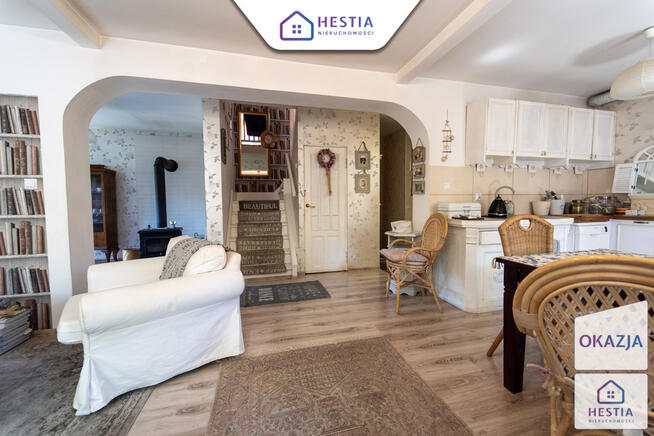 Bliźniak z ogrodem, balkonami i piwnicą.