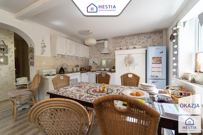 Bliźniak z ogrodem, balkonami i piwnicą.