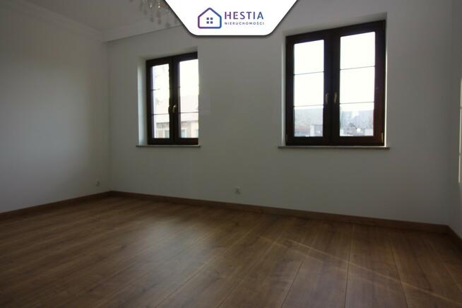 Na sprzedaż nowy dom w stylu dworkowym