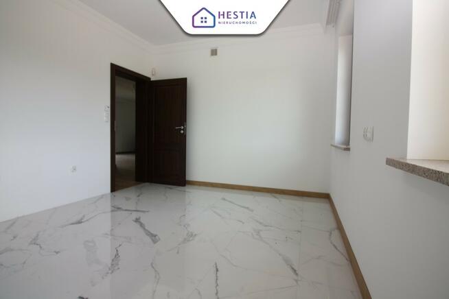 Na sprzedaż nowy dom w stylu dworkowym