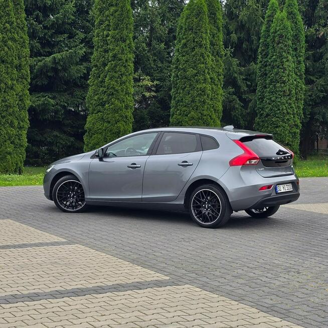 Volvo V40 II 2.0 D2 Drive-E Summum