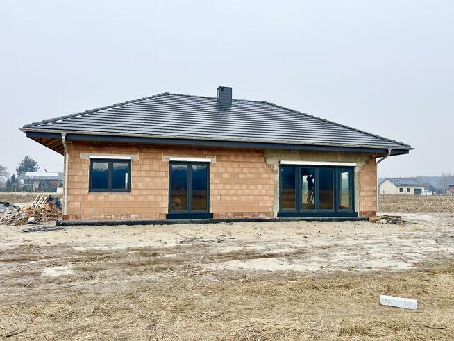 Dom Karczów gm. Dąbrowa, Grobla