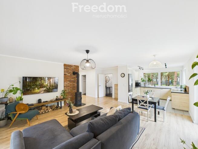 Dom parterowy w otulinie lasu