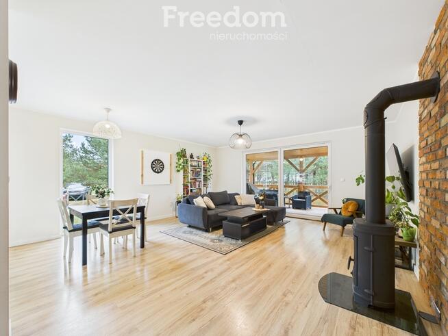 Dom parterowy w otulinie lasu