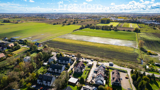 Działka budowlana pod budynek dwulokalowy i garaże
