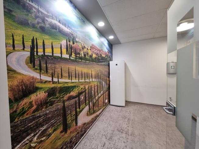 Lokal biurowo-usługowy na parterze