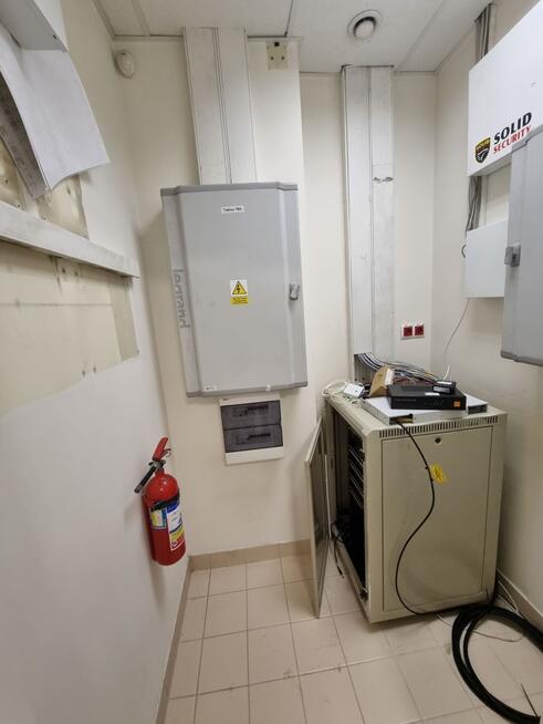 Lokal biurowo-usługowy na parterze