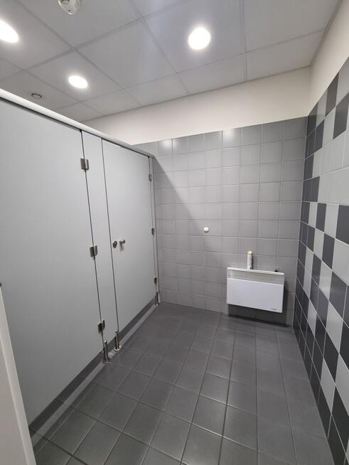 Lokal biurowo-usługowy na parterze