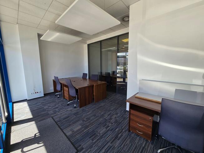 Lokal biurowo-usługowy na parterze