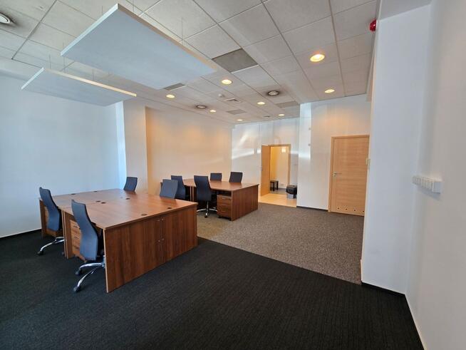 Lokal biurowo-usługowy na parterze