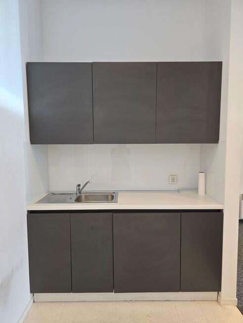 Lokal biurowo-usługowy na parterze