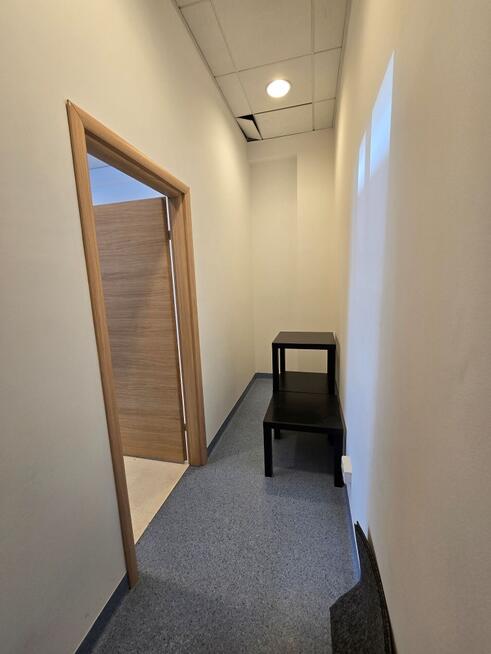 Lokal biurowo-usługowy na parterze