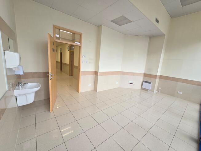 Lokal na I piętrze z własną windą