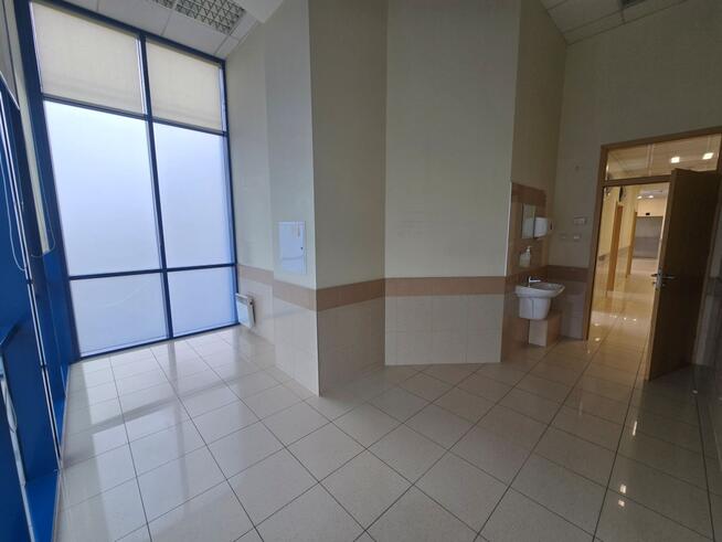 Lokal na I piętrze z własną windą