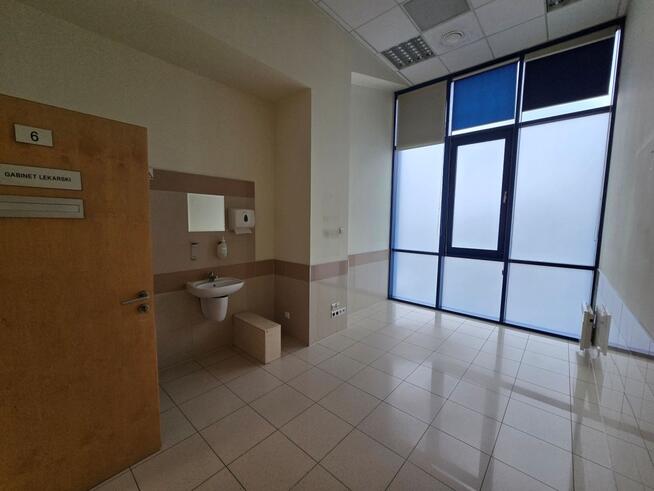 Lokal na I piętrze z własną windą