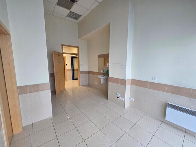 Lokal na I piętrze z własną windą