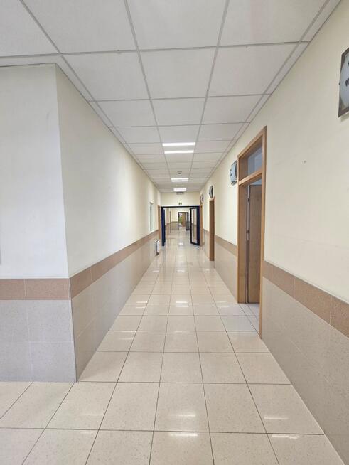 Lokal na I piętrze z własną windą