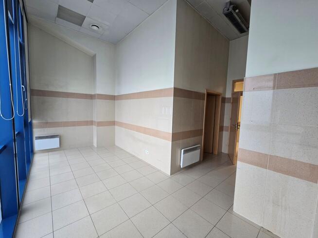 Lokal na I piętrze z własną windą