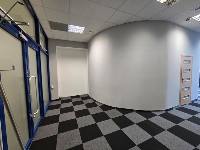 Lokal biurowo-usługowy na parterze