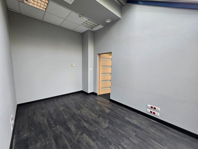 Lokal biurowo-usługowy na parterze