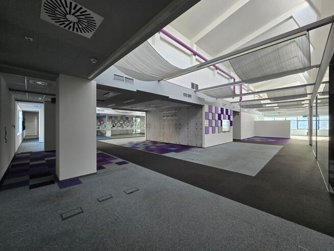 Lokal biurowy o powierzchni 2.450,30 m²