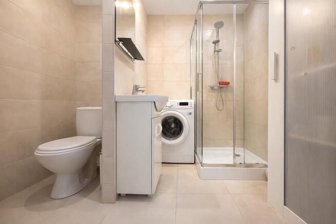 Kawalerka z balkonem i klimatyzacją – parter