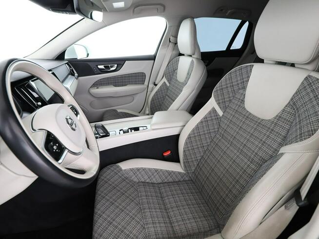 Volvo V60 mHEV automat full LED jasne wnętrze navi klima auto grzane fotele czuj