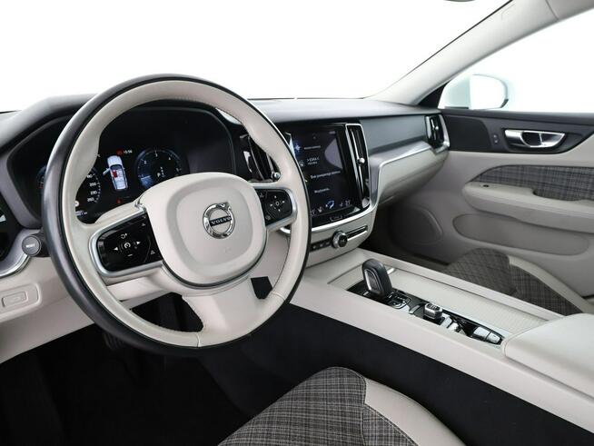 Volvo V60 mHEV automat full LED jasne wnętrze navi klima auto grzane fotele czuj