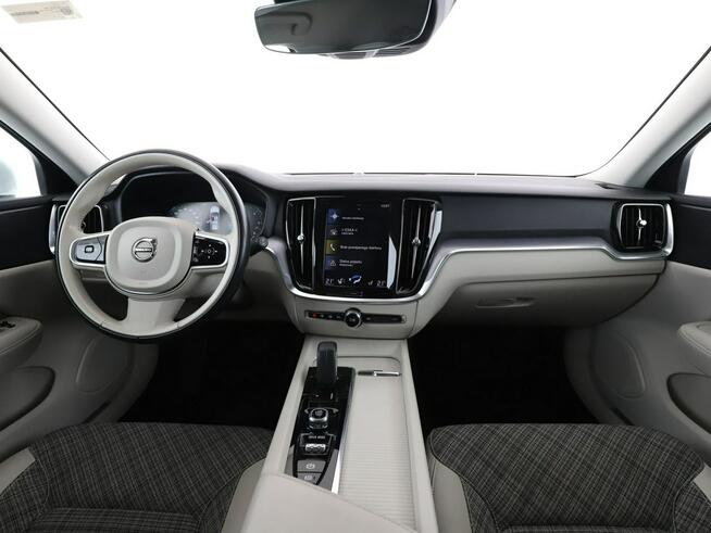 Volvo V60 mHEV automat full LED jasne wnętrze navi klima auto grzane fotele czuj