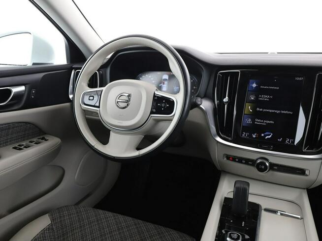 Volvo V60 mHEV automat full LED jasne wnętrze navi klima auto grzane fotele czuj