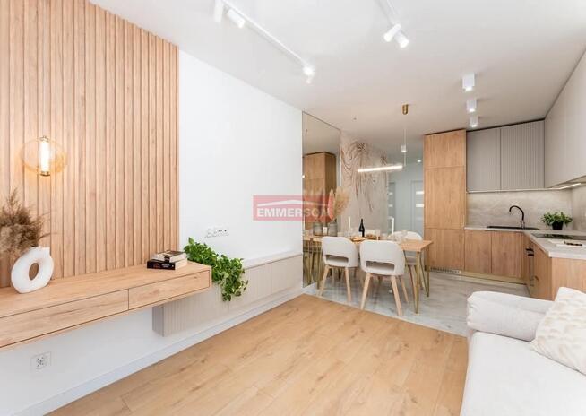 wykończone/nowe/duży balkon