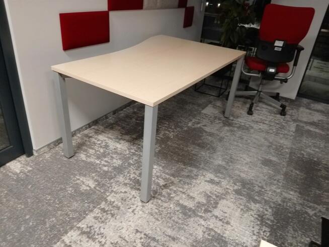 Biurko 160x100 BENE z tunelami na kable Dostępne 22 sztuki