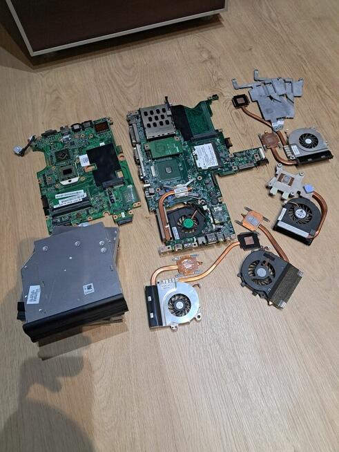 Rozne czesci na sprzedaz tanio z laptopow ramy matryce itd