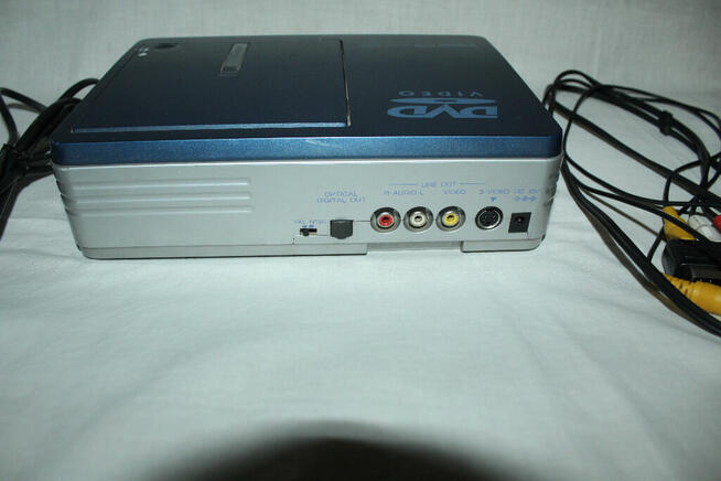 Odtwarzacz DVD AIWA XD-DV170 + film Wiatr