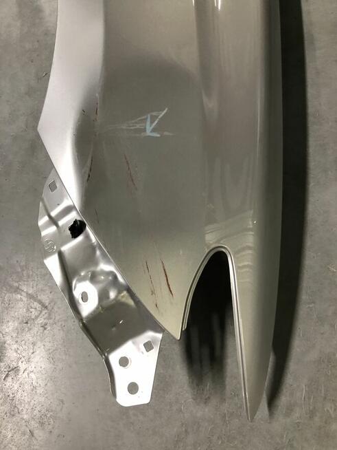 BLOTNIK PRZÓD PRAWY. wgniecenie TOYOTA Auris TS Kombi 15-1