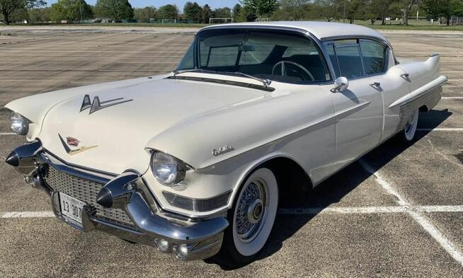 Cadillac fletwood sixty special 1957