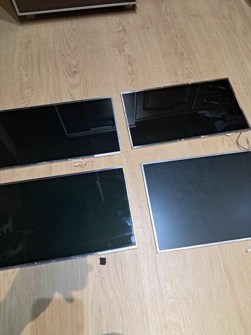 Rozne czesci na sprzedaz tanio z laptopow ramy matryce itd