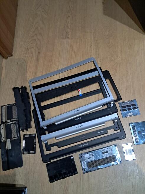 Rozne czesci na sprzedaz tanio z laptopow ramy matryce itd