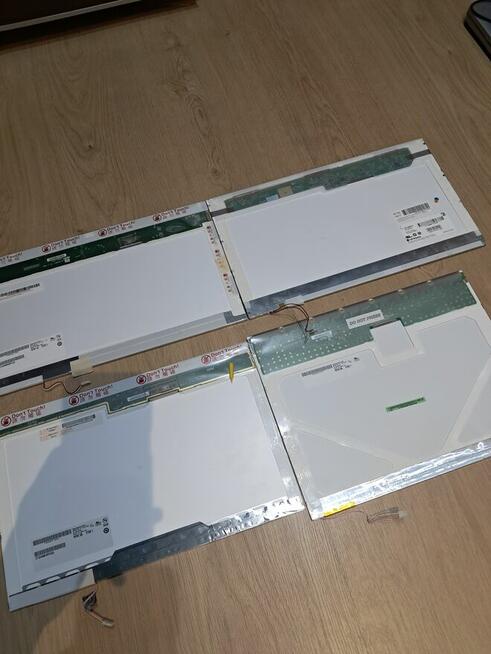Rozne czesci na sprzedaz tanio z laptopow ramy matryce itd