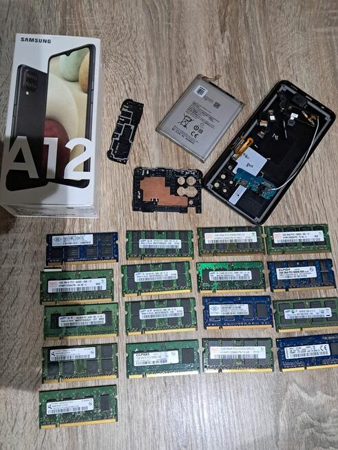 Rozne czesci na sprzedaz tanio z laptopow ramy matryce itd