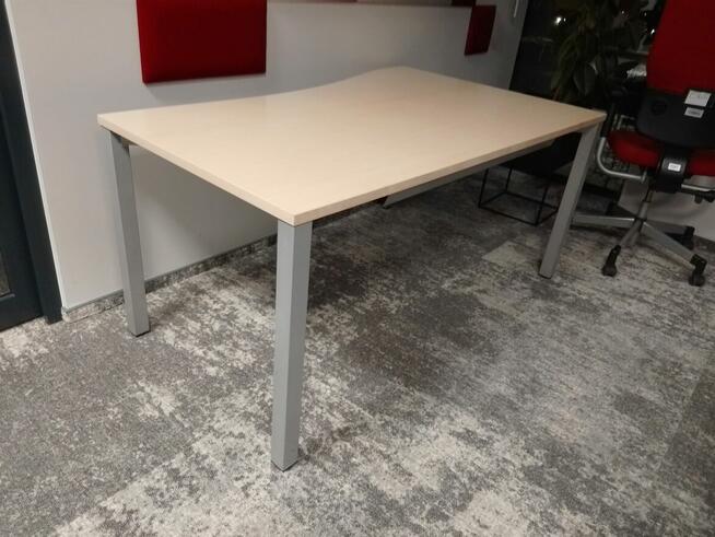 Biurko 160x100 BENE z tunelami na kable Dostępne 22 sztuki