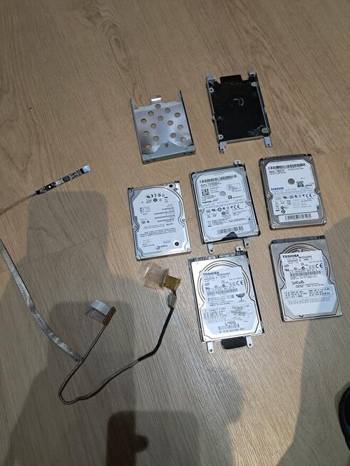 Rozne czesci na sprzedaz tanio z laptopow ramy matryce itd