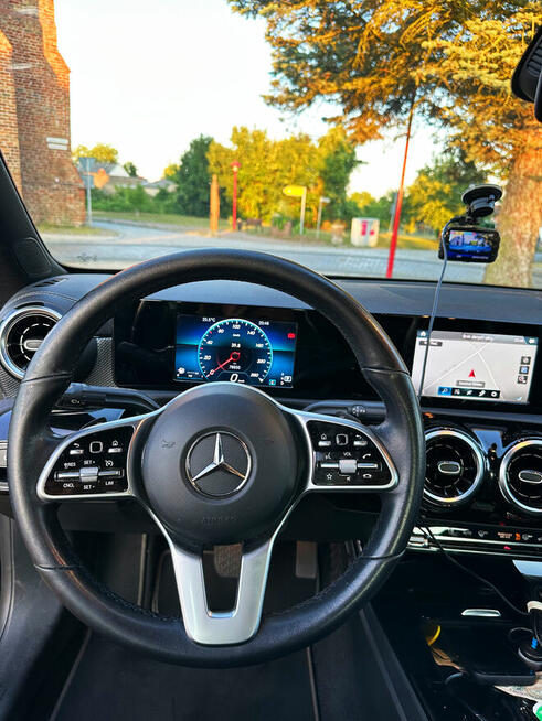Mercedes Benz CLA 180, rok prod 2019, przebieg 80500 km