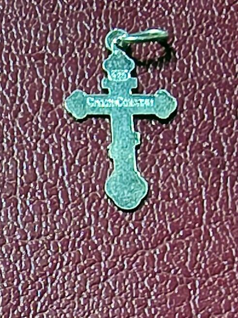 Zestaw trzech srebrnych krzyżyków próby 925.